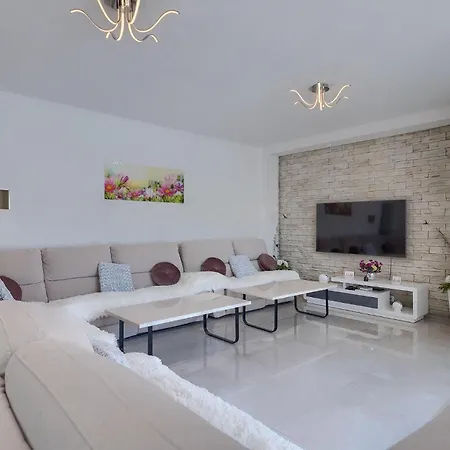 Edis Ferienhaus Pula