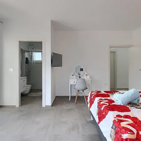 Edis Holiday home *
