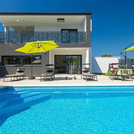 Semesterbostad Edis *