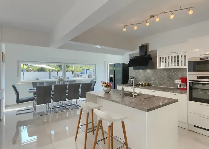Edis Holiday home *